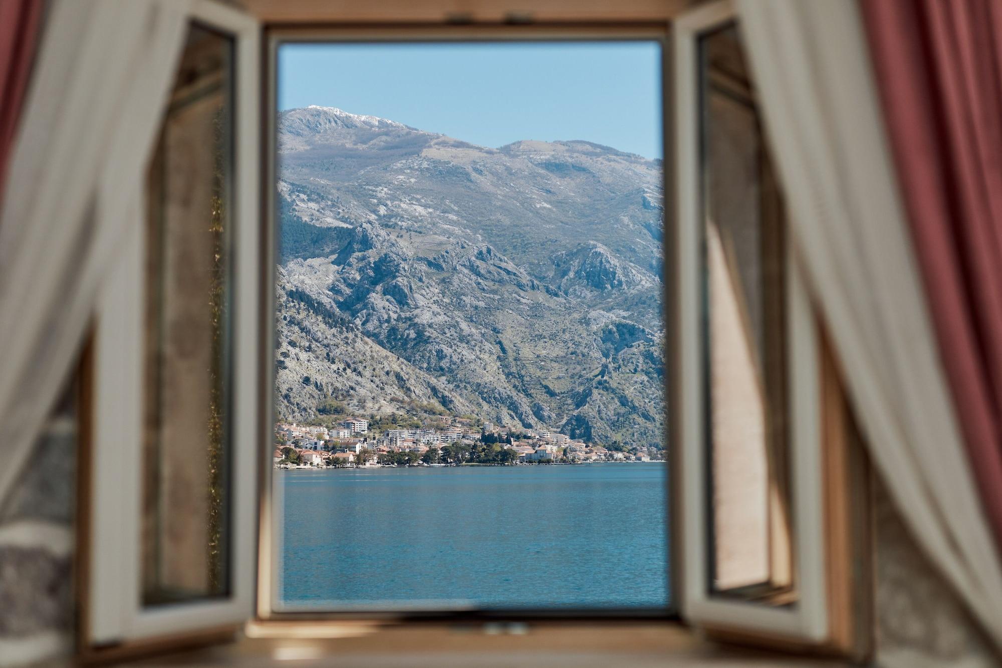 Hotel Libertas Kotor Exterior photo
