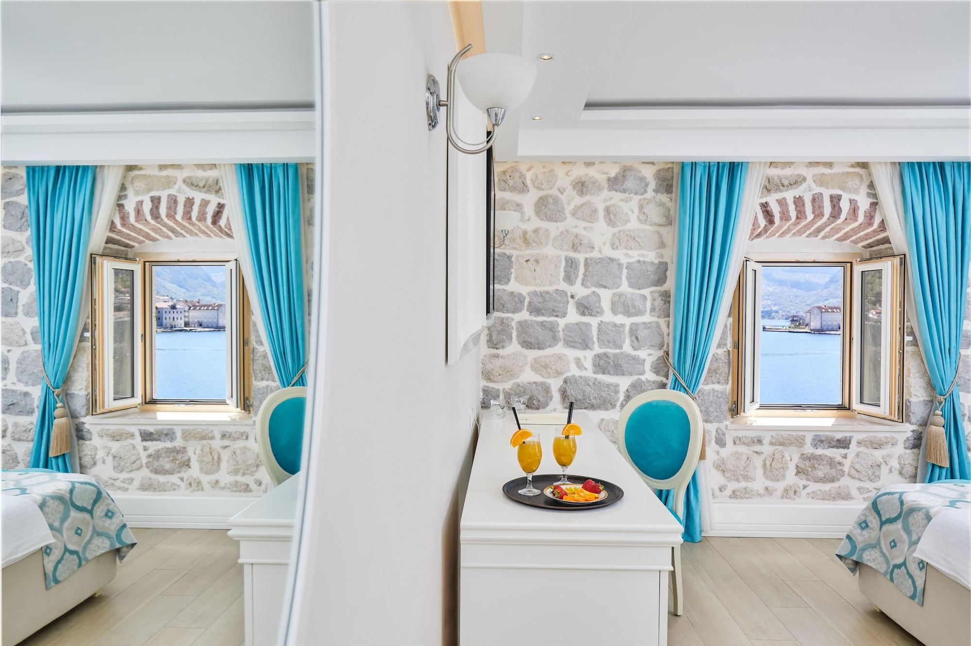 Hotel Libertas Kotor Exterior photo