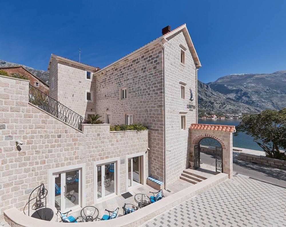 Hotel Libertas Kotor Exterior photo