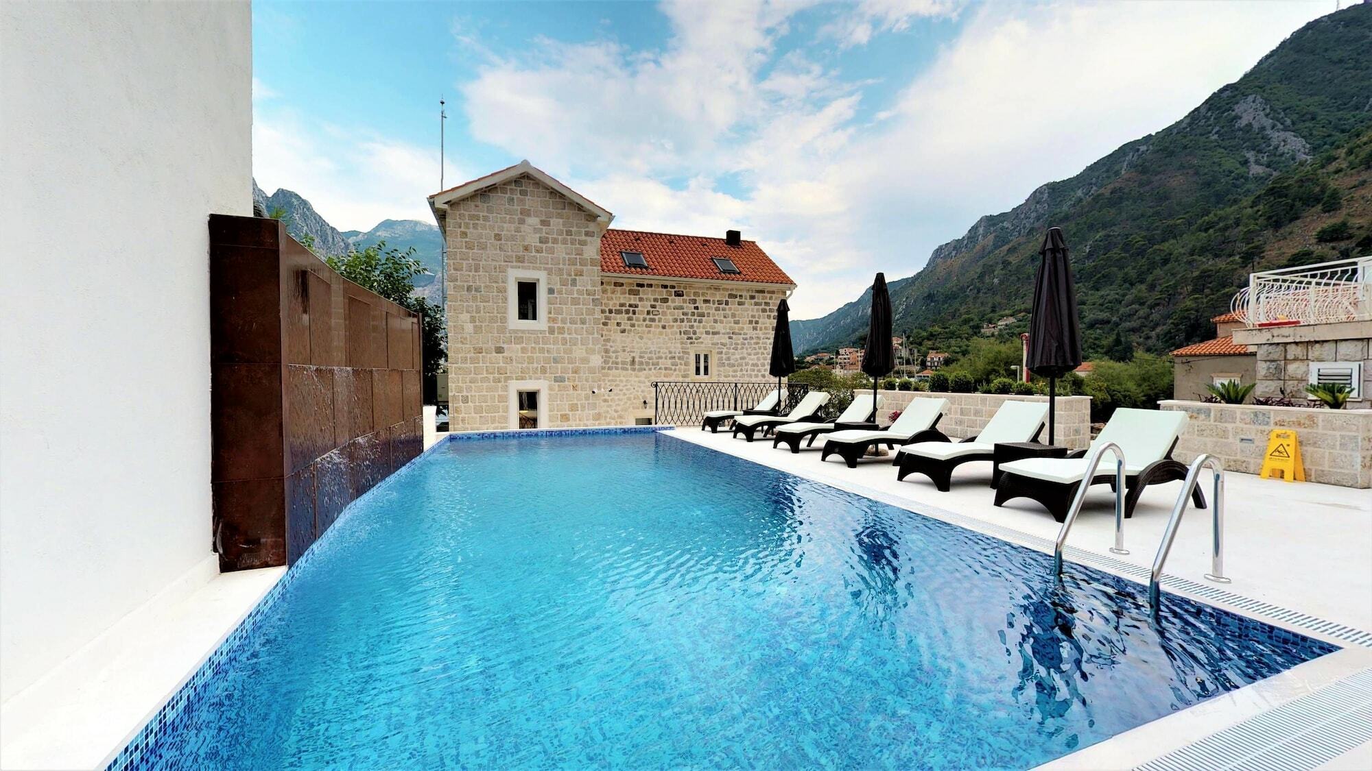 Hotel Libertas Kotor Exterior photo